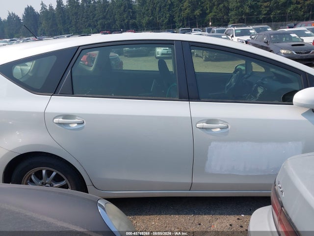 Продаж на аукціоні авто 2015 Toyota Prius V Two, vin: JTDZN3EU2FJ018430, номер лоту: 45769268