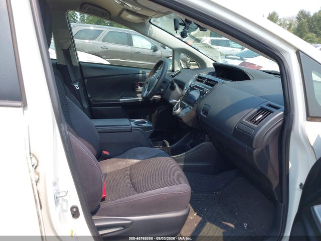 Продаж на аукціоні авто 2015 Toyota Prius V Two, vin: JTDZN3EU2FJ018430, номер лоту: 45769268