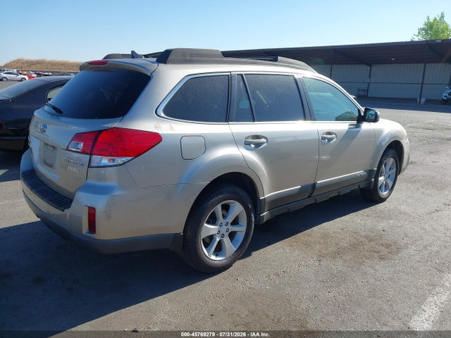 Subaru Outback 2.5i Premium 2014 4S4BRBCC9E3251942 Image 4