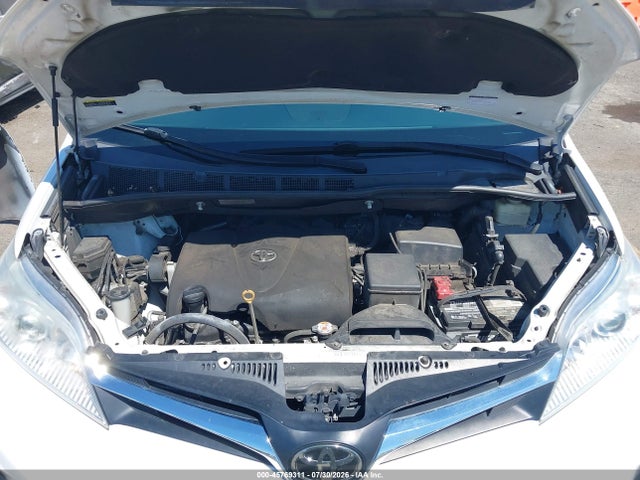 Toyota Sienna Le 8 Passenger 2018 5TDKZ3DC0JS902764 Image 10