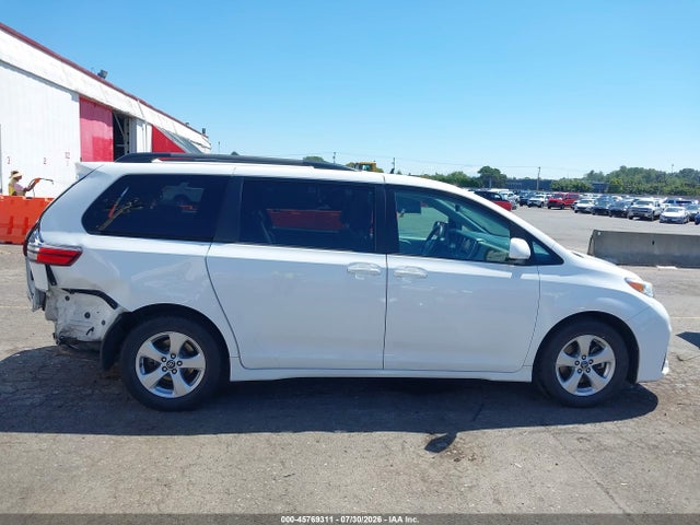 Toyota Sienna Le 8 Passenger 2018 5TDKZ3DC0JS902764 Image 14