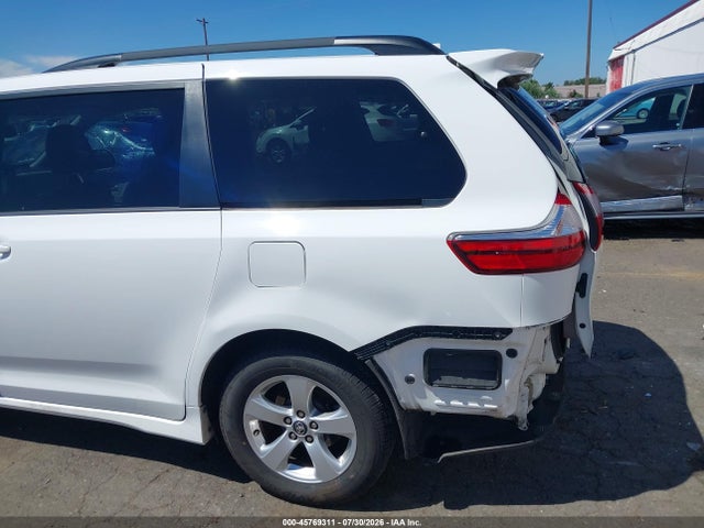 Toyota Sienna Le 8 Passenger 2018 5TDKZ3DC0JS902764 Image 18