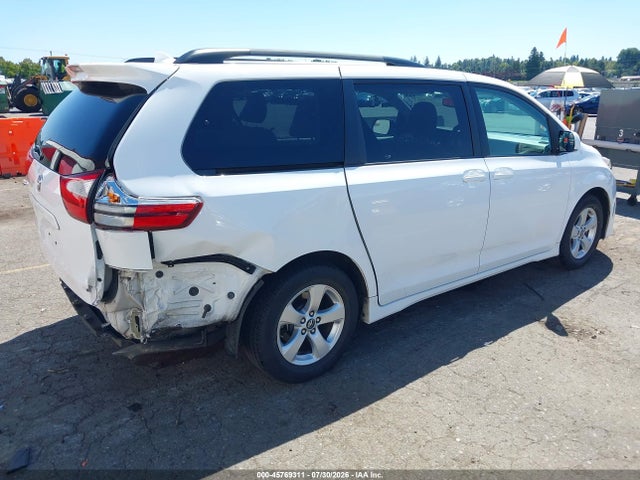 Toyota Sienna Le 8 Passenger 2018 5TDKZ3DC0JS902764 Image 4