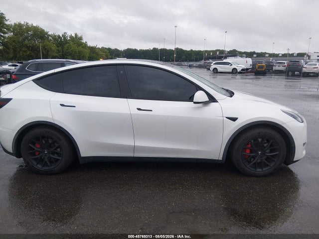 2022 Tesla Model Y Performance Dual Motor All-wheel Drive მანქანა იყიდება აუქციონზე, vin: 7SAYGDEF8NF455418, აუქციონის ნომერი: 45769313