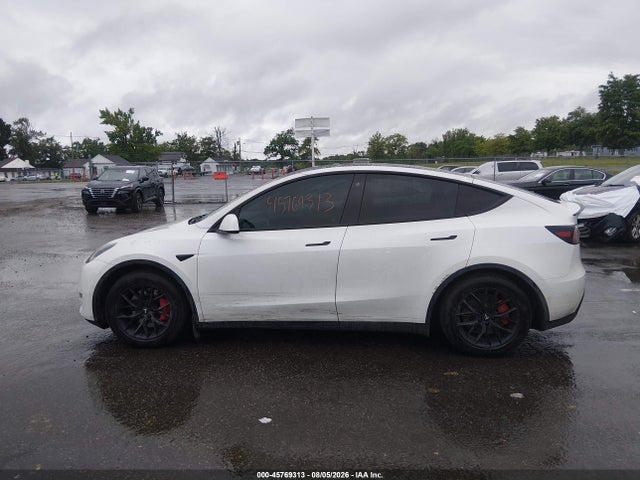 2022 Tesla Model Y Performance Dual Motor All-wheel Drive მანქანა იყიდება აუქციონზე, vin: 7SAYGDEF8NF455418, აუქციონის ნომერი: 45769313