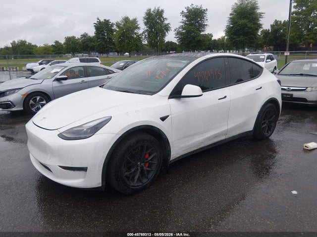 2022 Tesla Model Y Performance Dual Motor All-wheel Drive მანქანა იყიდება აუქციონზე, vin: 7SAYGDEF8NF455418, აუქციონის ნომერი: 45769313