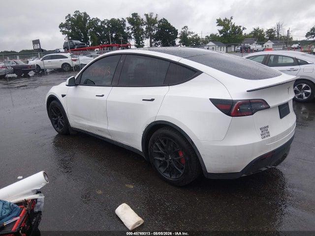 2022 Tesla Model Y Performance Dual Motor All-wheel Drive მანქანა იყიდება აუქციონზე, vin: 7SAYGDEF8NF455418, აუქციონის ნომერი: 45769313