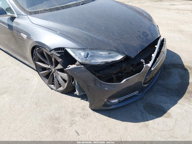 5YJSA1H11EFP50038 Tesla Model S P85
