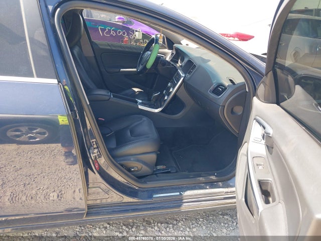 45769375 :رقم المزاد ، YV140MFK8F1357439 vin ، 2015 Volvo S60 T5 Premier مزاد بيع