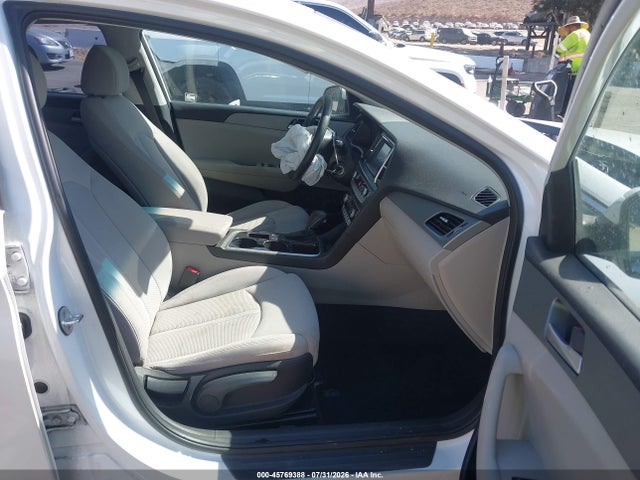 5NPE24AF8JH683922 Hyundai SONATA SE