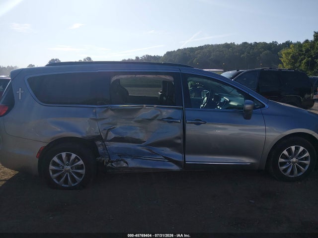 Продаж на аукціоні авто 2017 Chrysler Pacifica Touring-l, vin: 2C4RC1BG5HR512868, номер лоту: 45769404