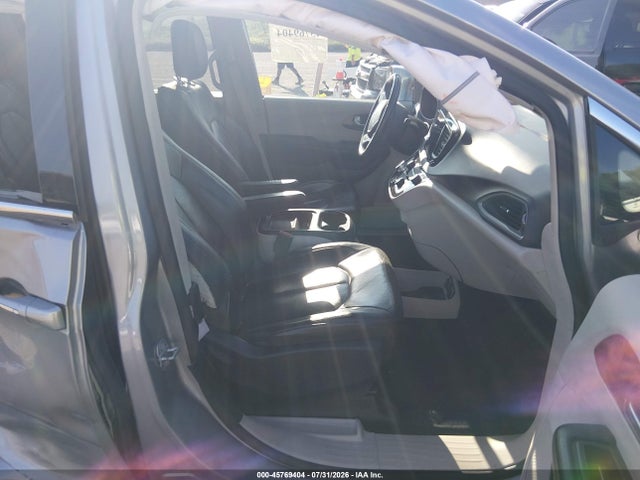 Продаж на аукціоні авто 2017 Chrysler Pacifica Touring-l, vin: 2C4RC1BG5HR512868, номер лоту: 45769404