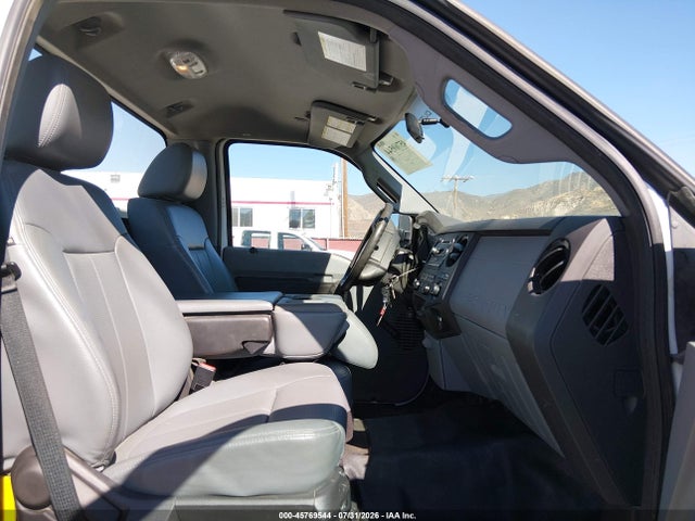 Ford F-350 Chassis Xl 2016 1FDRF3H61GEC86689 Image 5