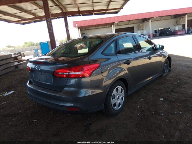 Ford FOCUS S 2017 1FADP3E24HL333424 Image 4