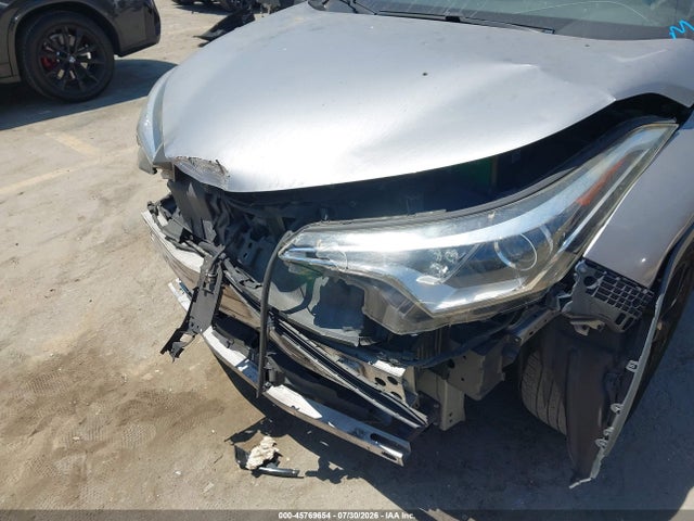 JTNKHMBX3K1054663 Toyota C-HR XLE