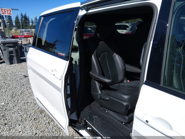 Продаж на аукціоні авто 2022 Chrysler Pacifica Hybrid Touring L, vin: 2C4RC1L7XNR225908, номер лоту: 45769761