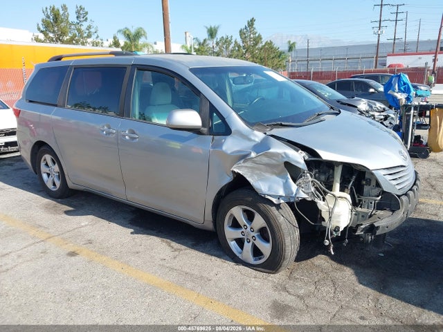 Toyota Sienna Le 8 Passenger 2016 5TDKK3DC4GS748296 головне зображення