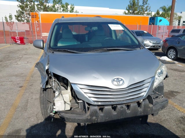 5TDKK3DC4GS748296 Toyota Sienna Le 8 Passenger