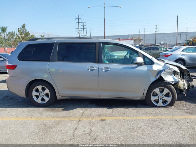 5TDKK3DC4GS748296 Toyota Sienna Le 8 Passenger