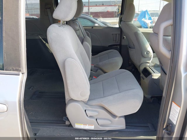 5TDKK3DC4GS748296 Toyota Sienna Le 8 Passenger