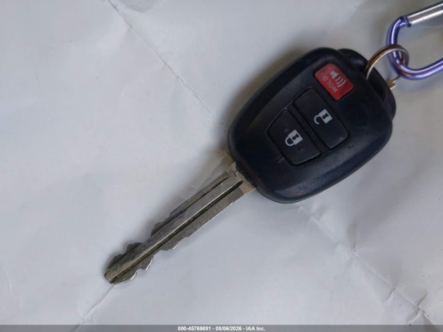 JTMZFREV5HJ124320 Toyota RAV4 LE