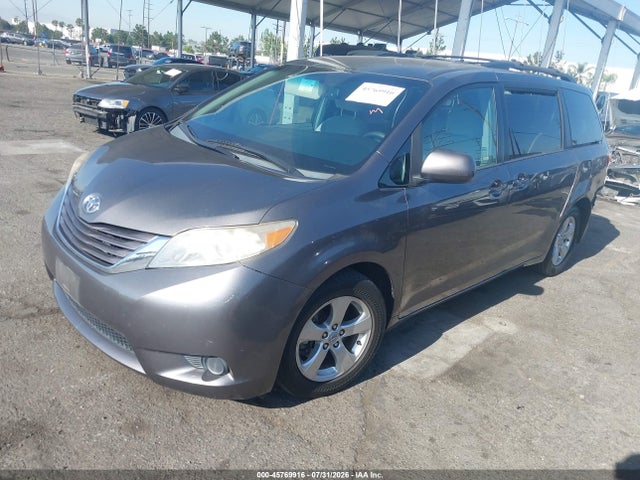 Toyota Sienna Le 8 Passenger 2015 5TDKK3DC6FS601668 Image 2