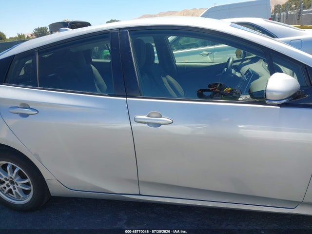 Toyota Prius Two 2017 JTDKBRFU7H3029636 Image 13