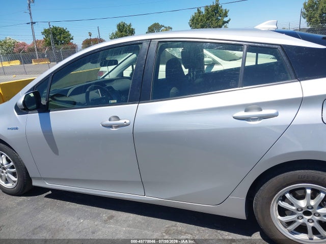 Toyota Prius Two 2017 JTDKBRFU7H3029636 Image 14