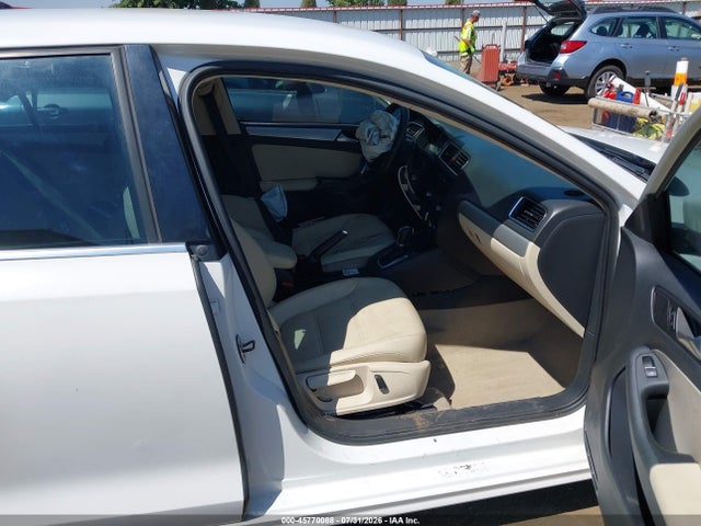 2013 Volkswagen Jetta 2.5l Se მანქანა იყიდება აუქციონზე, vin: 3VWDX7AJ8DM391511, აუქციონის ნომერი: 45770088