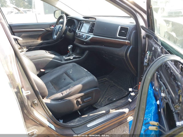 Продаж на аукціоні авто 2015 Toyota Highlander Limited Platinum V6, vin: 5TDDKRFH9FS148618, номер лоту: 45770115