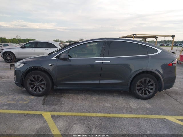 Продаж на аукціоні авто 2018 Tesla Model X 100d/75d/p100d, vin: 5YJXCDE26JF119665, номер лоту: 45770133