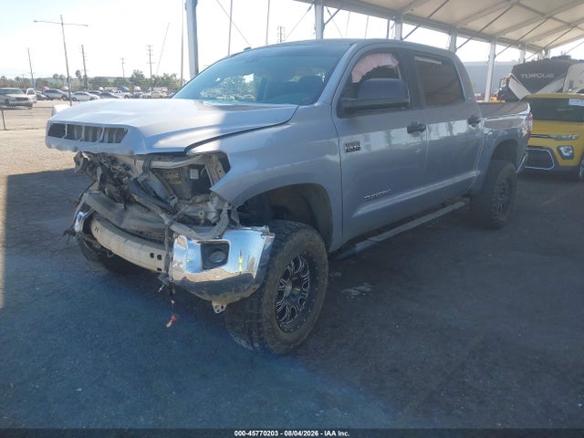 5TFEY5F12JX231261 Toyota Tundra Sr5 5.7l V8
