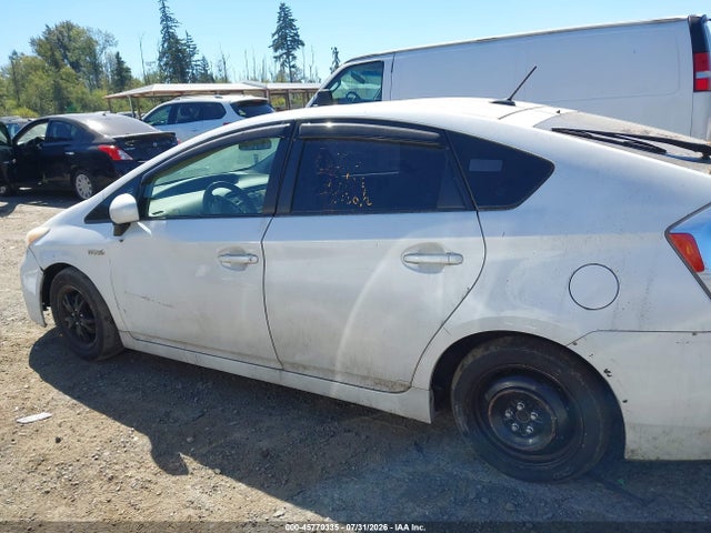 Toyota Prius Three 2014 JTDKN3DU4E0385031 Image 14