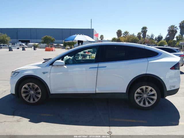 Tesla MODEL X 2016 5YJXCBE21GF002119 Image 13