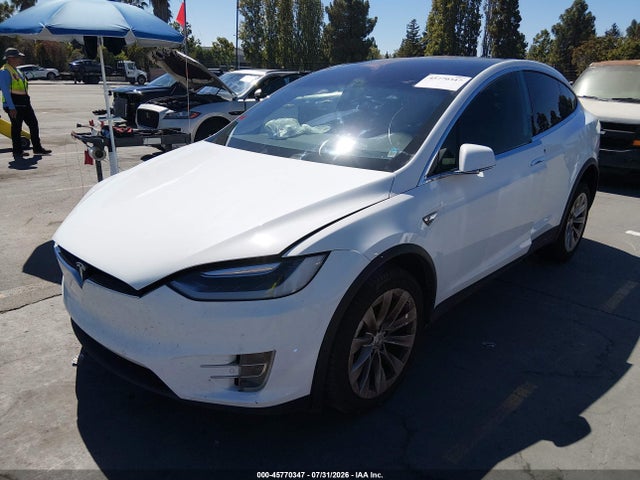 Tesla MODEL X 2016 5YJXCBE21GF002119 Image 2