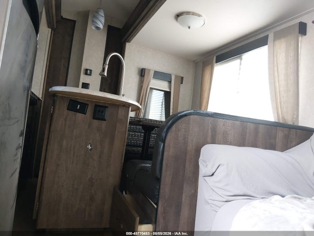 5th Wheel Other 2018 4X4TVBG24J4110930 Image 8