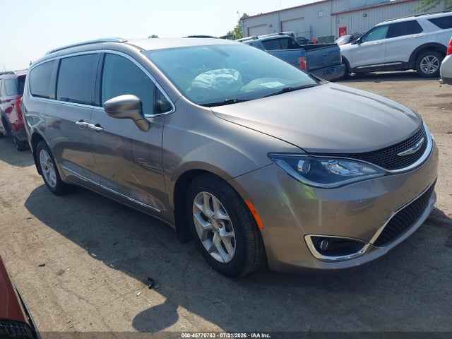 45770763 :رقم المزاد ، 2C4RC1EG0JR321411 vin ، 2018 Chrysler Pacifica Touring L Plus مزاد بيع