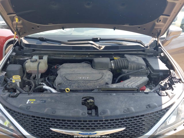 45770763 :رقم المزاد ، 2C4RC1EG0JR321411 vin ، 2018 Chrysler Pacifica Touring L Plus مزاد بيع
