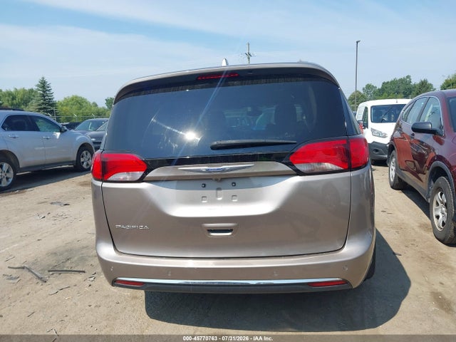 45770763 :رقم المزاد ، 2C4RC1EG0JR321411 vin ، 2018 Chrysler Pacifica Touring L Plus مزاد بيع