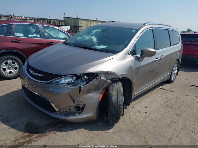 45770763 :رقم المزاد ، 2C4RC1EG0JR321411 vin ، 2018 Chrysler Pacifica Touring L Plus مزاد بيع