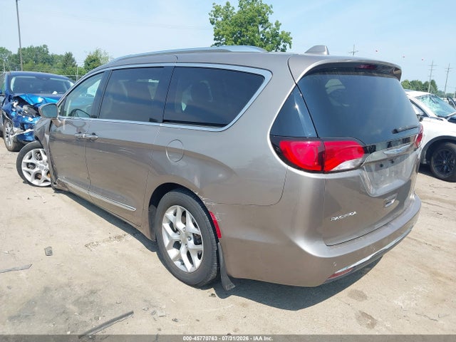 45770763 :رقم المزاد ، 2C4RC1EG0JR321411 vin ، 2018 Chrysler Pacifica Touring L Plus مزاد بيع
