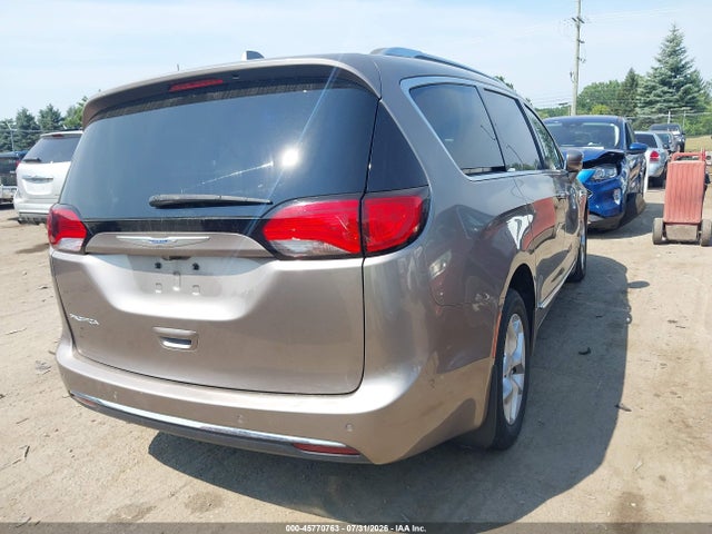 45770763 :رقم المزاد ، 2C4RC1EG0JR321411 vin ، 2018 Chrysler Pacifica Touring L Plus مزاد بيع