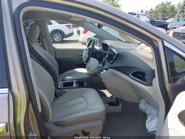 45770763 :رقم المزاد ، 2C4RC1EG0JR321411 vin ، 2018 Chrysler Pacifica Touring L Plus مزاد بيع