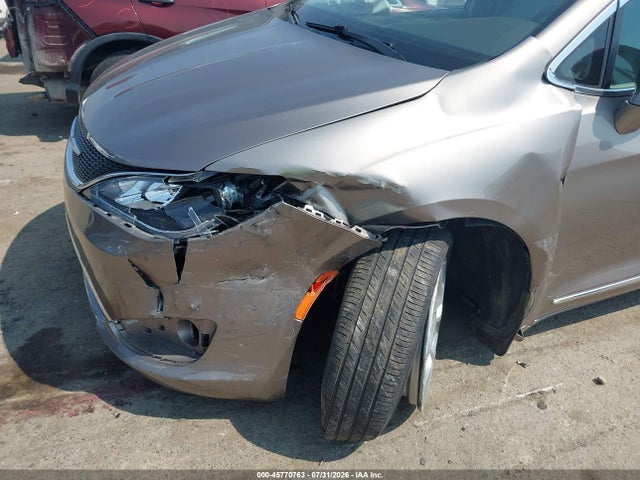 45770763 :رقم المزاد ، 2C4RC1EG0JR321411 vin ، 2018 Chrysler Pacifica Touring L Plus مزاد بيع