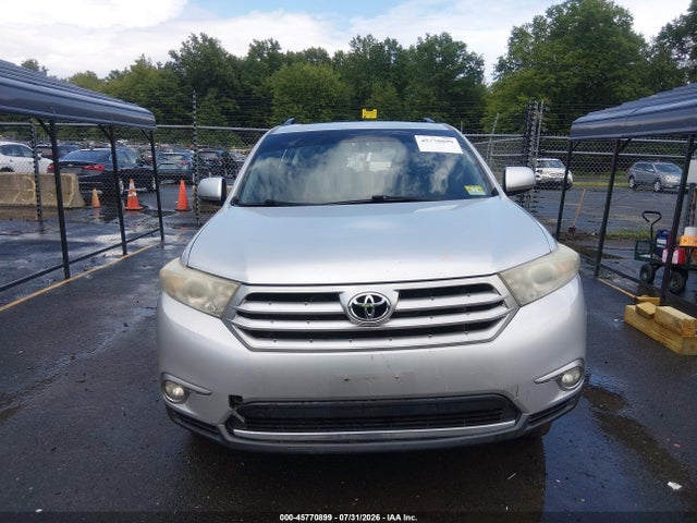 45770899 :رقم المزاد ، 5TDBK3EH4BS057630 vin ، 2011 Toyota Highlander Se V6 مزاد بيع