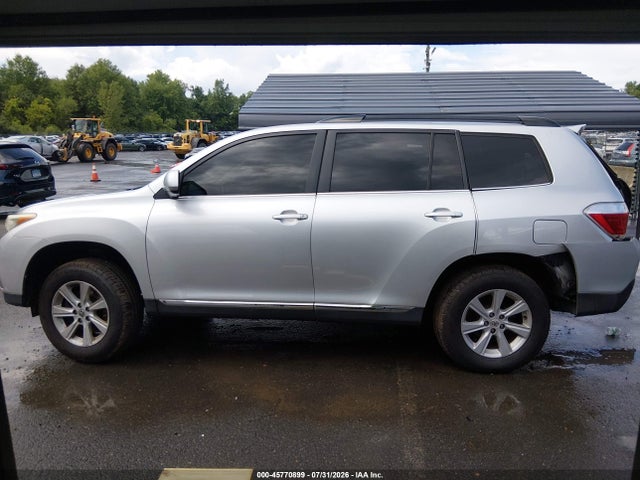 45770899 :رقم المزاد ، 5TDBK3EH4BS057630 vin ، 2011 Toyota Highlander Se V6 مزاد بيع