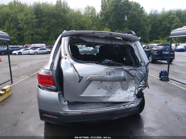 45770899 :رقم المزاد ، 5TDBK3EH4BS057630 vin ، 2011 Toyota Highlander Se V6 مزاد بيع