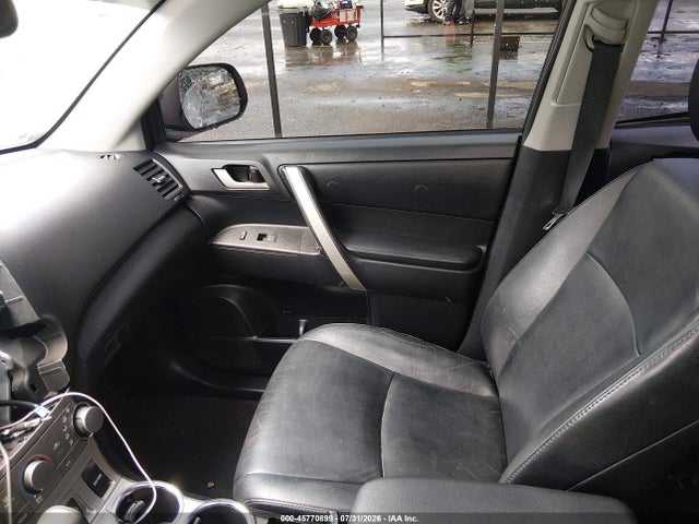 45770899 :رقم المزاد ، 5TDBK3EH4BS057630 vin ، 2011 Toyota Highlander Se V6 مزاد بيع