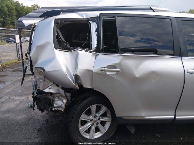 45770899 :رقم المزاد ، 5TDBK3EH4BS057630 vin ، 2011 Toyota Highlander Se V6 مزاد بيع