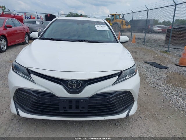 Продаж на аукціоні авто 2019 Toyota Camry Le, vin: 4T1B11HKXKU242030, номер лоту: 45770971